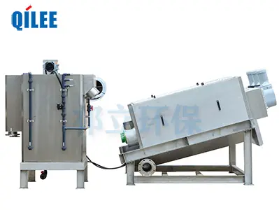 What are the structural composition and advantages of the screw type sludge dewatering machine?
